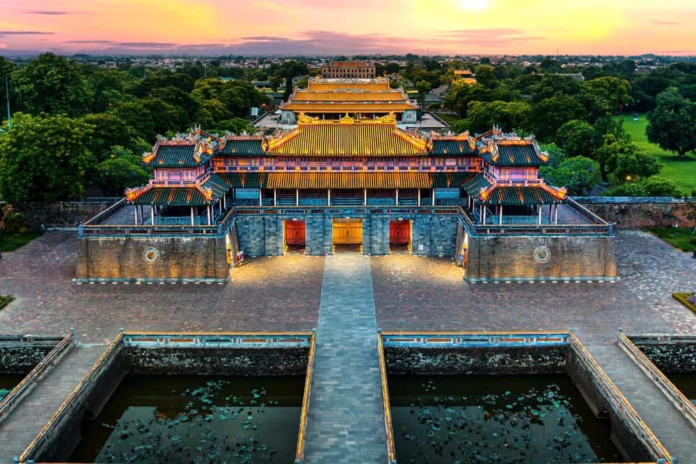Hue Imperial City & Royal Tombs Full-Day Tour with Dragon Boat