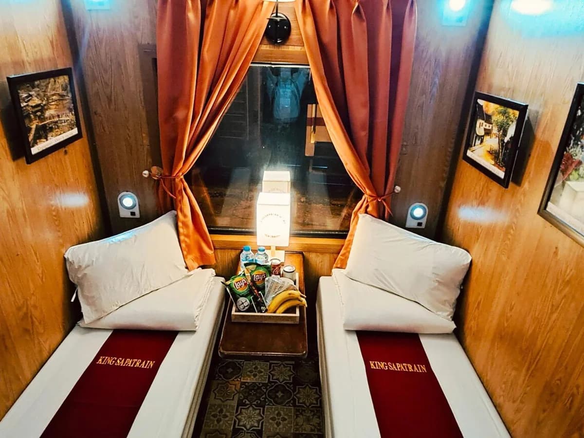 VIP Twin-Bed Cabin (Price/Cabin) 1
